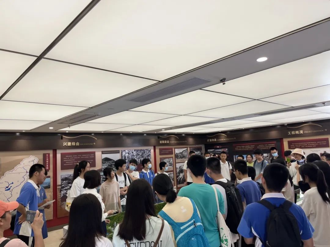 社工服务 | 布心社区开展党建引领做时代好少年暨参观学习爱国主义教育基地活动